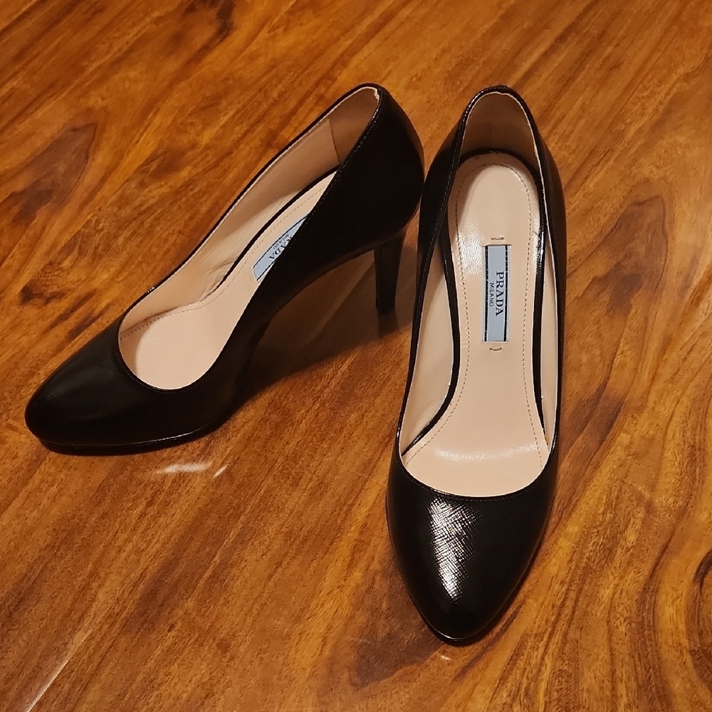 Prada Saffiano Women's Black Leather Pumps, Size 35.5/5.5